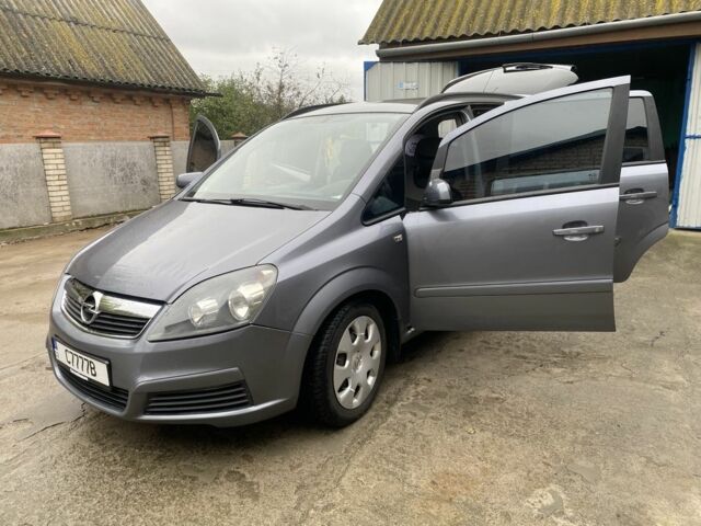 Серый Опель Зафира, объемом двигателя 1.9 л и пробегом 326 тыс. км за 5500 $, фото 6 на Automoto.ua