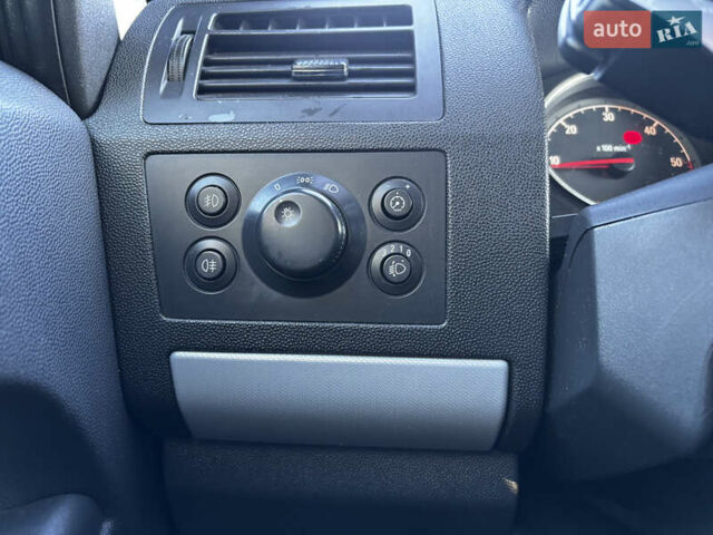 Сірий Опель Зафіра, об'ємом двигуна 1.91 л та пробігом 334 тис. км за 4400 $, фото 37 на Automoto.ua