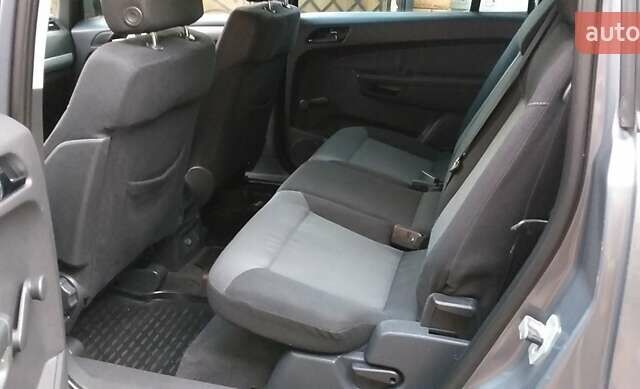 Серый Опель Зафира, объемом двигателя 1.6 л и пробегом 211 тыс. км за 5400 $, фото 17 на Automoto.ua