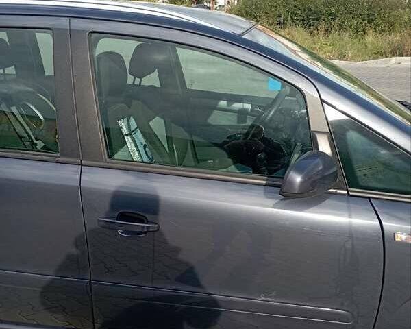 Сірий Опель Зафіра, об'ємом двигуна 2.2 л та пробігом 234 тис. км за 4800 $, фото 9 на Automoto.ua