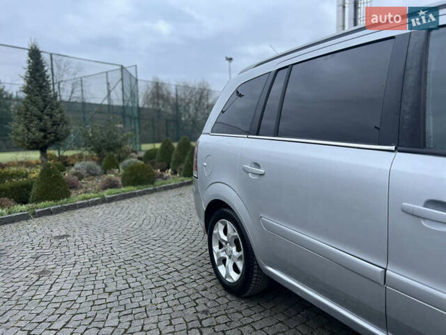 Серый Опель Зафира, объемом двигателя 1.9 л и пробегом 280 тыс. км за 4400 $, фото 4 на Automoto.ua