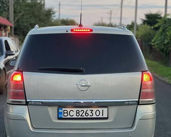 Серый Опель Зафира, объемом двигателя 1.91 л и пробегом 370 тыс. км за 4950 $, фото 2 на Automoto.ua