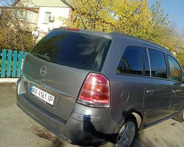 Серый Опель Зафира, объемом двигателя 1.6 л и пробегом 304 тыс. км за 4700 $, фото 3 на Automoto.ua