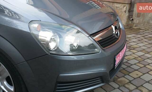 Серый Опель Зафира, объемом двигателя 1.6 л и пробегом 211 тыс. км за 5400 $, фото 12 на Automoto.ua