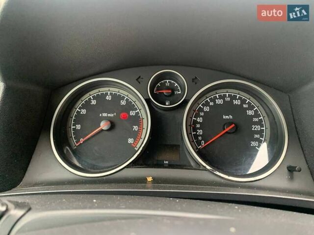 Серый Опель Зафира, объемом двигателя 1.6 л и пробегом 215 тыс. км за 5788 $, фото 2 на Automoto.ua