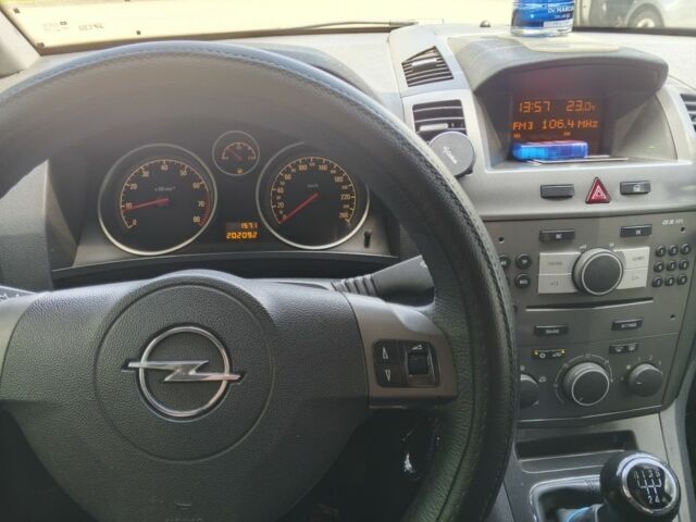 Серый Опель Зафира, объемом двигателя 1.8 л и пробегом 209 тыс. км за 5150 $, фото 12 на Automoto.ua