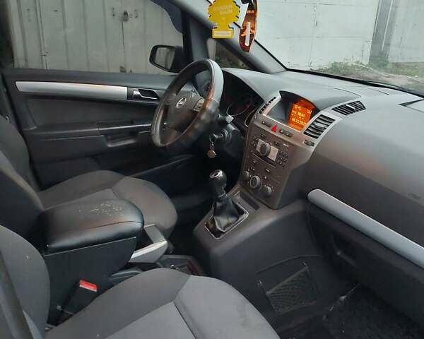 Серый Опель Зафира, объемом двигателя 1.91 л и пробегом 280 тыс. км за 4700 $, фото 9 на Automoto.ua