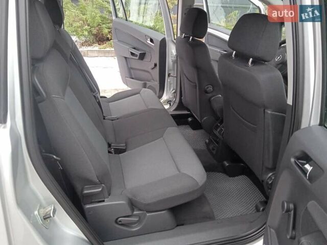 Серый Опель Зафира, объемом двигателя 1.6 л и пробегом 216 тыс. км за 5900 $, фото 14 на Automoto.ua