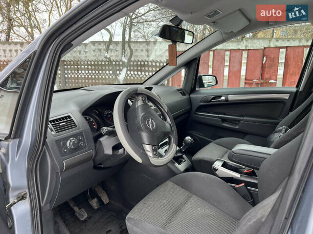 Серый Опель Зафира, объемом двигателя 1.6 л и пробегом 291 тыс. км за 3950 $, фото 31 на Automoto.ua