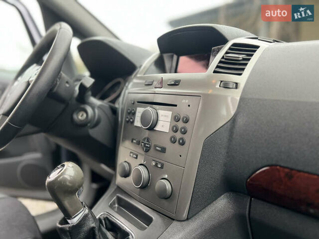 Серый Опель Зафира, объемом двигателя 1.9 л и пробегом 275 тыс. км за 4900 $, фото 32 на Automoto.ua