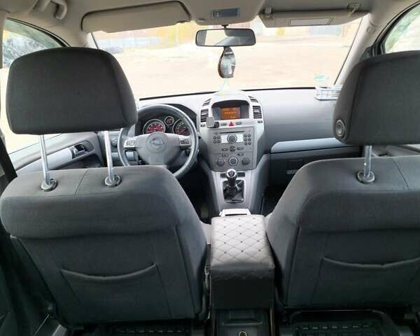 Серый Опель Зафира, объемом двигателя 1.6 л и пробегом 280 тыс. км за 5500 $, фото 5 на Automoto.ua