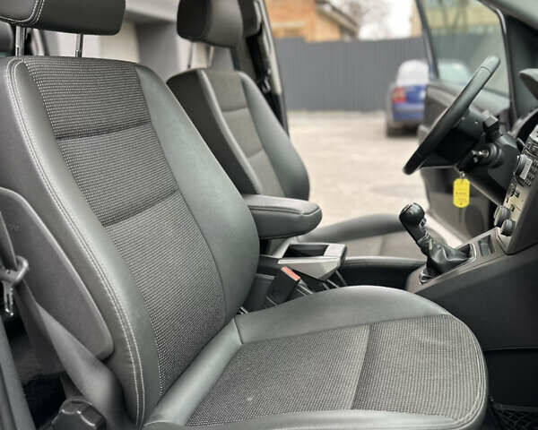 Сірий Опель Зафіра, об'ємом двигуна 1.8 л та пробігом 249 тис. км за 5999 $, фото 32 на Automoto.ua