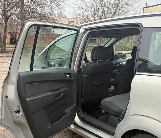 Серый Опель Зафира, объемом двигателя 2 л и пробегом 300 тыс. км за 2950 $, фото 15 на Automoto.ua