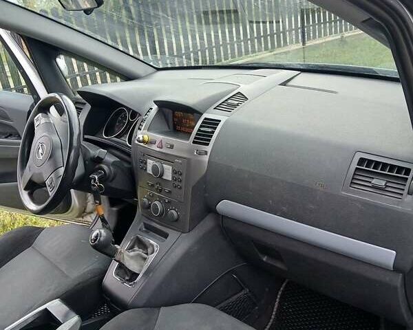 Серый Опель Зафира, объемом двигателя 1.6 л и пробегом 307 тыс. км за 4600 $, фото 6 на Automoto.ua