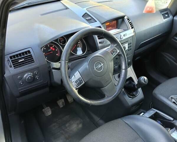 Сірий Опель Зафіра, об'ємом двигуна 1.91 л та пробігом 270 тис. км за 5300 $, фото 3 на Automoto.ua