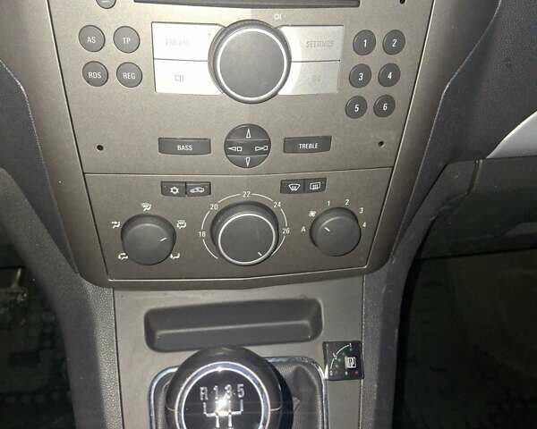 Серый Опель Зафира, объемом двигателя 1.8 л и пробегом 246 тыс. км за 5600 $, фото 14 на Automoto.ua