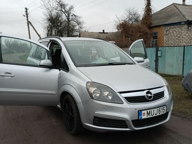 Серый Опель Зафира, объемом двигателя 0 л и пробегом 330 тыс. км за 3200 $, фото 1 на Automoto.ua