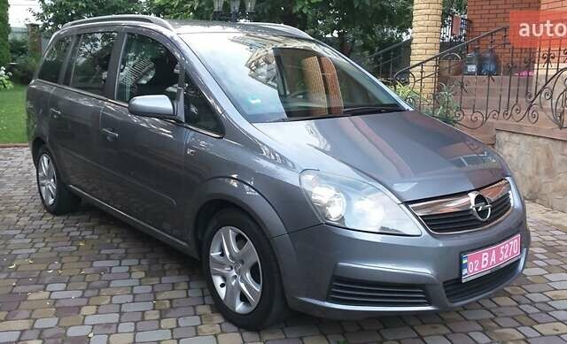 Серый Опель Зафира, объемом двигателя 1.6 л и пробегом 211 тыс. км за 5400 $, фото 2 на Automoto.ua
