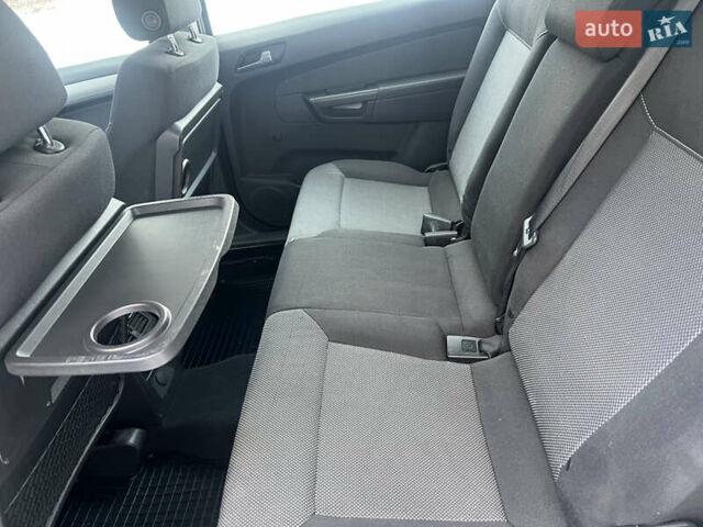 Серый Опель Зафира, объемом двигателя 1.9 л и пробегом 218 тыс. км за 6500 $, фото 27 на Automoto.ua