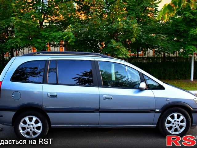 Серый Опель Зафира, объемом двигателя 2.2 л и пробегом 237 тыс. км за 4200 $, фото 2 на Automoto.ua