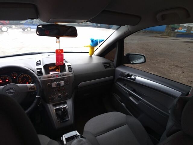 Серый Опель Зафира, объемом двигателя 1.9 л и пробегом 230 тыс. км за 3200 $, фото 8 на Automoto.ua