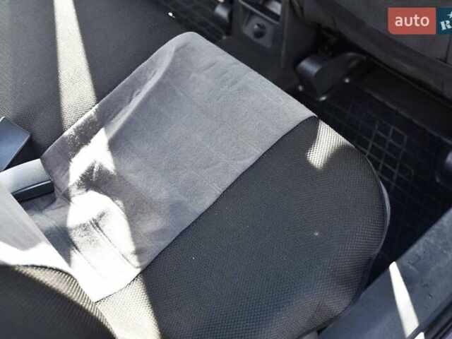 Серый Опель Зафира, объемом двигателя 1.9 л и пробегом 309 тыс. км за 4600 $, фото 28 на Automoto.ua