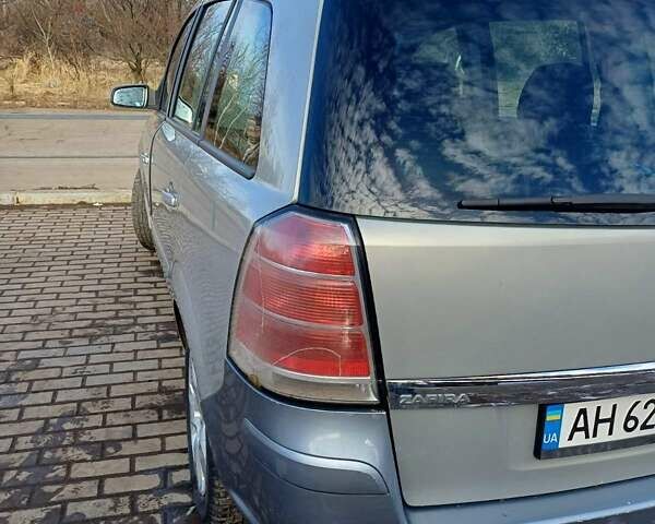 Серый Опель Зафира, объемом двигателя 1.8 л и пробегом 240 тыс. км за 4700 $, фото 2 на Automoto.ua