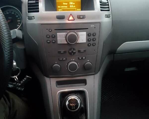 Сірий Опель Зафіра, об'ємом двигуна 1.6 л та пробігом 270 тис. км за 5500 $, фото 16 на Automoto.ua