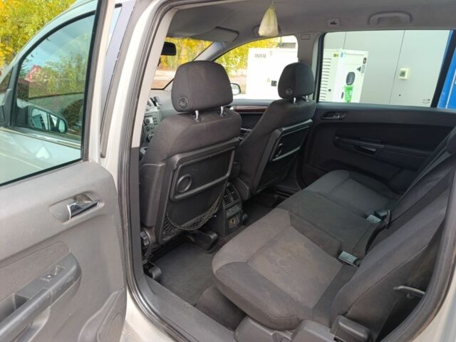 Серый Опель Зафира, объемом двигателя 1.9 л и пробегом 100 тыс. км за 2650 $, фото 5 на Automoto.ua