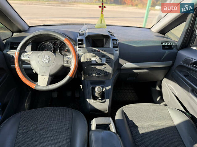 Опель Зафира 2006 в Бердичеве на Automoto.ua Серый Опель Зафира, объемом двигателя 1.91 л и пробегом 340 тыс. км за 4999 $, фото 6 на Automoto.ua