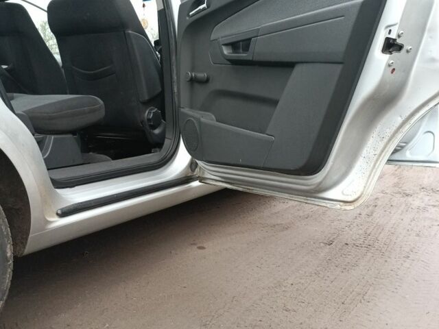 Серый Опель Зафира, объемом двигателя 0 л и пробегом 330 тыс. км за 3200 $, фото 4 на Automoto.ua