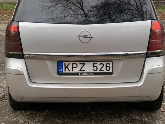 Серый Опель Зафира, объемом двигателя 1.9 л и пробегом 352 тыс. км за 3000 $, фото 1 на Automoto.ua