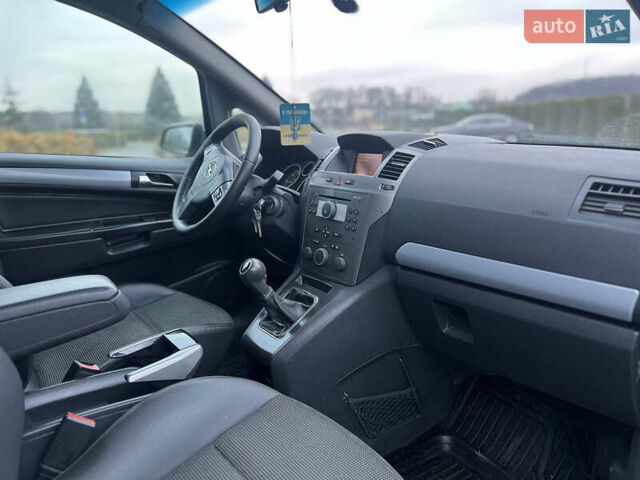 Серый Опель Зафира, объемом двигателя 1.9 л и пробегом 280 тыс. км за 4400 $, фото 21 на Automoto.ua