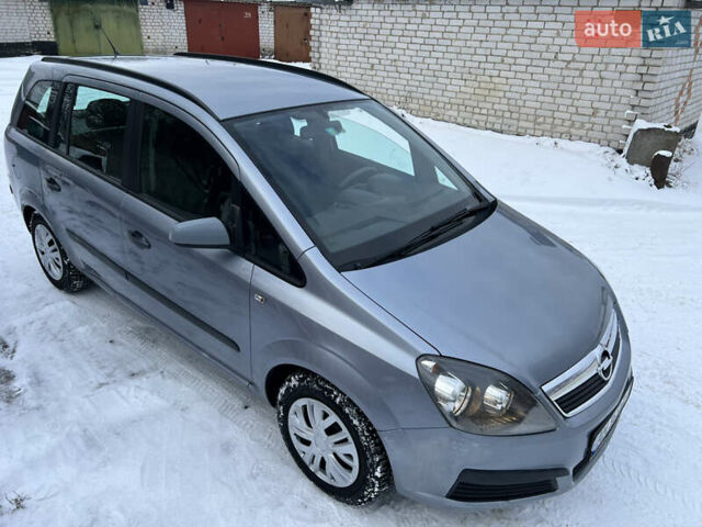 Серый Опель Зафира, объемом двигателя 1.6 л и пробегом 291 тыс. км за 3950 $, фото 7 на Automoto.ua
