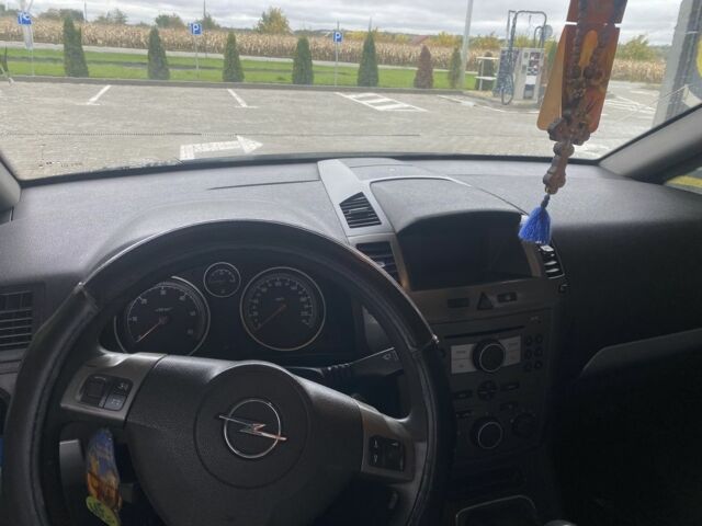 Серый Опель Зафира, объемом двигателя 1.9 л и пробегом 326 тыс. км за 5500 $, фото 8 на Automoto.ua