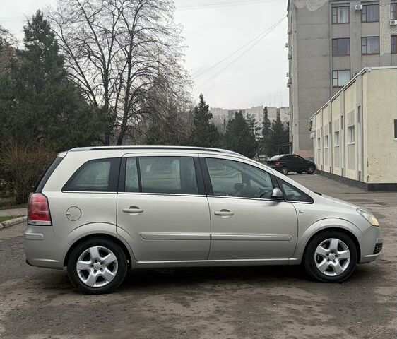 Серый Опель Зафира, объемом двигателя 2 л и пробегом 300 тыс. км за 2950 $, фото 3 на Automoto.ua