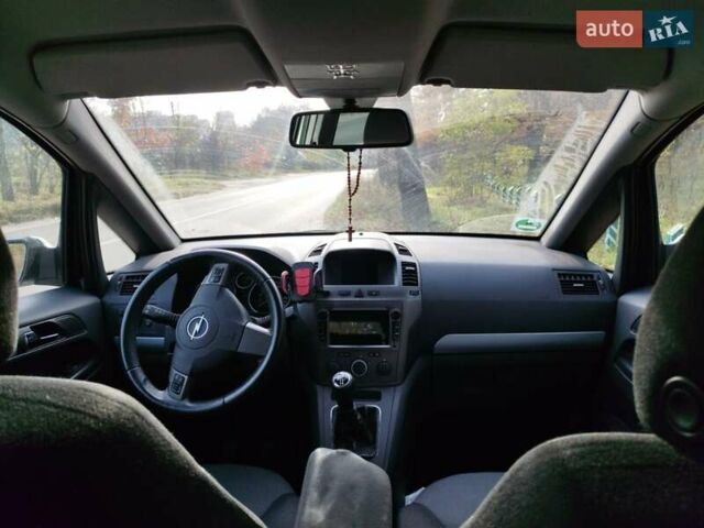 Серый Опель Зафира, объемом двигателя 1.8 л и пробегом 214 тыс. км за 5200 $, фото 12 на Automoto.ua