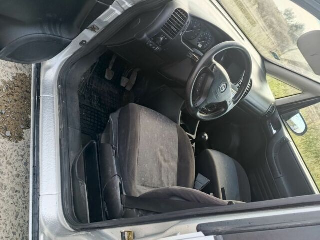 Серый Опель Зафира, объемом двигателя 1.6 л и пробегом 280 тыс. км за 2000 $, фото 5 на Automoto.ua