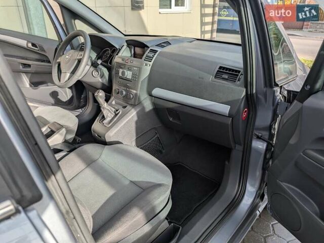 Серый Опель Зафира, объемом двигателя 1.8 л и пробегом 176 тыс. км за 5700 $, фото 17 на Automoto.ua