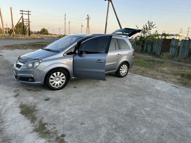 Серый Опель Зафира, объемом двигателя 1.6 л и пробегом 270 тыс. км за 5000 $, фото 2 на Automoto.ua