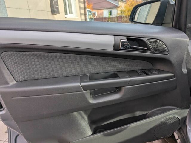 Серый Опель Зафира, объемом двигателя 0 л и пробегом 176 тыс. км за 5500 $, фото 8 на Automoto.ua