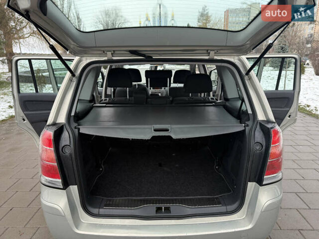 Серый Опель Зафира, объемом двигателя 1.8 л и пробегом 169 тыс. км за 6400 $, фото 9 на Automoto.ua