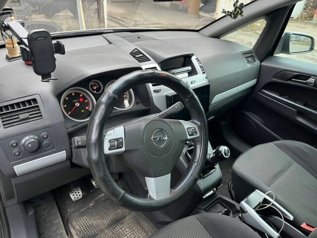 Серый Опель Зафира, объемом двигателя 1.9 л и пробегом 3 тыс. км за 2500 $, фото 10 на Automoto.ua