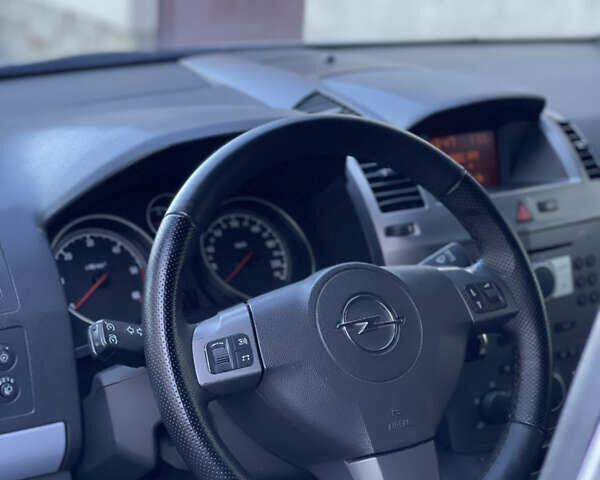 Опель Зафира 2006 в Жовкве на Automoto.ua Серый Опель Зафира, объемом двигателя 1.9 л и пробегом 228 тыс. км за 4999 $, фото 67 на Automoto.ua