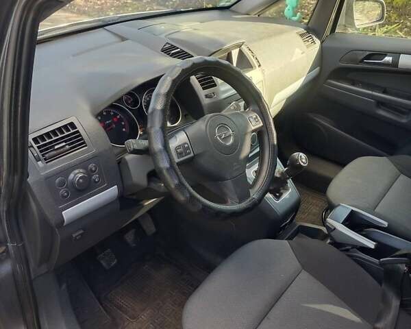 Серый Опель Зафира, объемом двигателя 1.6 л и пробегом 304 тыс. км за 4700 $, фото 4 на Automoto.ua