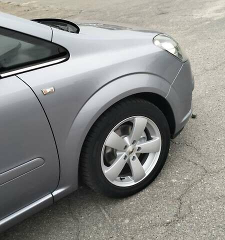 Серый Опель Зафира, объемом двигателя 1.6 л и пробегом 213 тыс. км за 5500 $, фото 11 на Automoto.ua