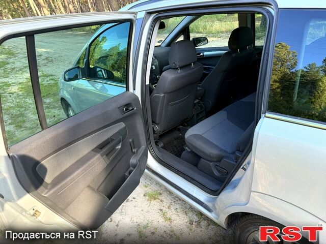 Серый Опель Зафира, объемом двигателя 1.8 л и пробегом 209 тыс. км за 5950 $, фото 4 на Automoto.ua