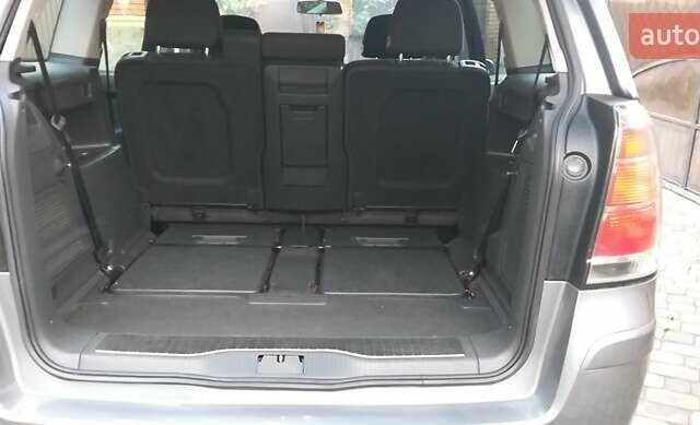 Серый Опель Зафира, объемом двигателя 1.6 л и пробегом 211 тыс. км за 5400 $, фото 18 на Automoto.ua