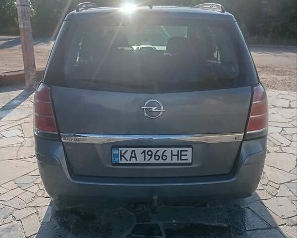 Серый Опель Зафира, объемом двигателя 1.8 л и пробегом 430 тыс. км за 4700 $, фото 3 на Automoto.ua