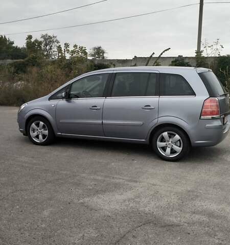 Серый Опель Зафира, объемом двигателя 1.6 л и пробегом 213 тыс. км за 5500 $, фото 2 на Automoto.ua